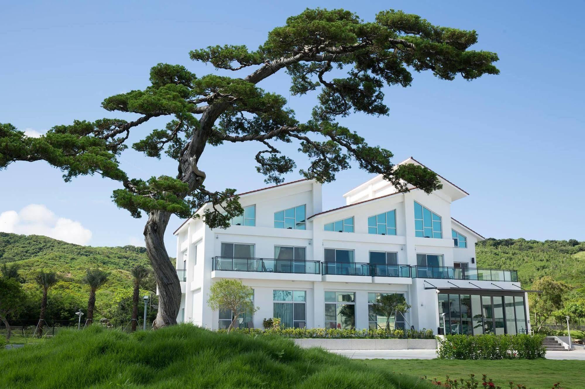 墾丁椰林 海灘文旅 Hotel Cape Eluanbi Exterior photo